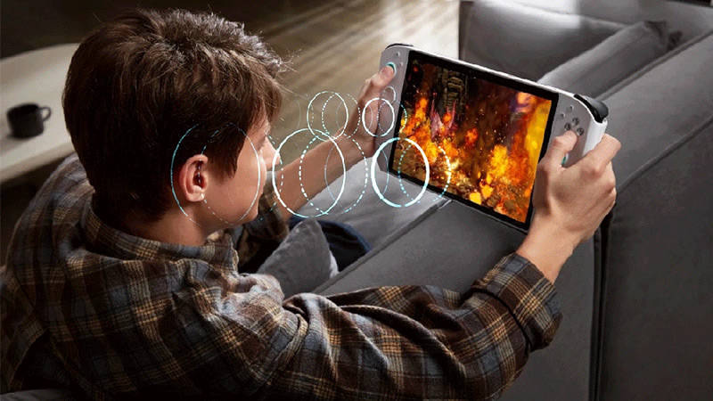 One 搭载清听声学定向扬声器聚音屏技术PP电子CES 2025 腾讯游戏掌机3D(图3)